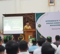 Wali Kota Pontianak Edi Rusdi Kamtono saat menjadi pembicara utama dalam penutupan Intermediate Training atau Latihan Kader II dan Latihan Khusus KOHATI tingkat Nasional HMI Cabang Pontianak 2026 di Aula Rumah Dinas Wali Kota Pontianak, Minggu (17/5/2026) malam.