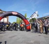 Wali Kota Pontianak Edi Rusdi Kamtono melepas peserta MBCI Rally 3rd dari halaman Kantor Wali Kota Pontianak menuju sejumlah daerah di Malaysia dan Brunei Darussalam, Selasa (19/5/2026) pagi.