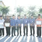 Foto bersama Wakil Wali Kota Pontianak Bahasan bersama perwakilan lima kampung iklim Pontianak yang mendapat penghargaan dari Kementerian Lingkungan Hidup usai Apel Hari Kebangkitan Nasional di Halaman Kantor Wali Kota Pontianak, Rabu (20/5/2026).