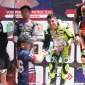 Wakil Wali Kota Pontianak Bahasan menyerahkan trofi kepada para juara balap motor Kejurprov Seri 1 Kalbar 2026.