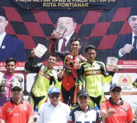 Pembalap Kalbar Yossie Legisadewo meraih juara umum Kejurprov Balap Motor Kalbar Seri 1 di Sirkuit Sultan Syarif Abdurrahman Pontianak.