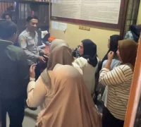 Suasana haru saat tahanan bertemu keluarga dalam jam besuk khusus Iduladha di Rutan Polres Kubu Raya.
