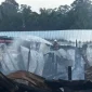 Petugas pemadam kebakaran berupaya memadamkan api yang melahap rumah panjang di Kampung Labau, Sarawak menjelang perayaan Hari Gawai.