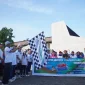 Sekretaris Daerah Kota Pontianak Amirullah saat melepas peserta Funwalk dalam rangka Hari BPR-BPRS Nasional di Halaman Museum Kalbar, Minggu (31/5/2026) pagi.