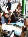Warga memanfaatkan layanan pembayaran pajak di Kecamatan Pontianak Barat.