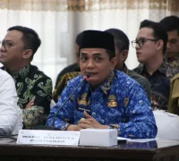 Wakil Wali Kota Pontianak Bahasan menyampaikan masukan saat menghadiri Kunker Spesifik Komisi IX DPR RI Bidang Ketenagakerjaan.
