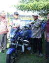Kendaraan roda tiga bantuan dari Pemerintah Kota Pontianak untuk Kelompok Tani Dharma II di Kecamatan Pontianak Utara.