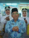 Sekretaris Daerah Kota Pontianak Amirullah berfoto bersama para camat dan lurah peserta lomba kelurahan tingkat Kota Pontianak 2026.