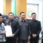Wakil Wali Kota Pontianak Bahasan menyerahkan jawaban Wali Kota atas pandangan umum Fraksi-fraksi DPRD Kota Pontianak terhadap Raperda tentang pertanggungjawaban pelaksanaan APBD Tahun Anggaran 2025.