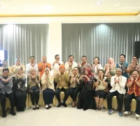 Ketua Dekranasda Toraja Utara Damayanti Batti Palimbong mengunjungi UMKM Center Dekranasda Kota Pontianak dan melihat berbagai produk unggulan berbasis kearifan lokal.