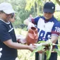 Wakil Wali Kota Pontianak Bahasan menanam pohon di area TPA Batulayang dalam rangkaian Kerja Bakti Bersih Lingkungan Bersama dan Penanaman Pohon di TPA Batulayang, Sabtu (6/6/2026) pagi.