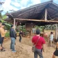 Petugas Polres Kubu Raya memeriksa lokasi sawmill di Dusun Pancaroba Sungai Ambawang untuk mencegah peredaran kayu ilegal.