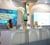 Sekretaris Daerah Kota Pontianak Amirullah saat membuka Bimtek Penyusunan SOP melalui Aplikasi.