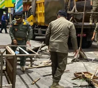 Tim gabungan tengah menertibkan lapak-lapak PKL di Jalan Asahan.
