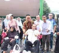 Wali Kota Pontianak Edi Rusdi Kamtono foto bersama para lansia pada Hari Lansia.
