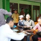 Sejumlah warga memanfaatkan layanan jemput pajak (Gokatan) di kecamatan untuk membayar Pajak Bumi dan Bangunan (PBB).