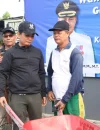 Wakil Wali Kota Pontianak Bahasan ikut gotong royong bersama warga Kecamatan Pontianak Selatan.