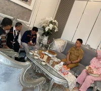 Wali Kota Pontianak Edi Rusdi Kamtono menjawab pertanyaan petugas Sensus Ekonomi 2026 di kediaman pribadinya.