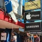 Tim Penertiban Pajak Daerah melakukan pembongkaran papan reklame yang mengabaikan pajak reklame.
