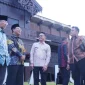Wali Kota Pontianak Edi Rusdi Kamtono berbincang dengan rombongan dari Sarawak.
