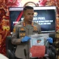 Kapolresta Pontianak Kombes Pol Endang Tri Purwanto memberikan keterangan pers terkait penangkapan pelaku kekerasan seksual terhadap dua anak di Mapolresta Pontianak.