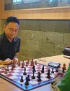 Wali Kota Pontianak Edi Rusdi Kamtono saat menjajal kemampuan bermain catur dalam laga uji tanding bersama Master Nasional Arief Rahman di Elaia Coffee & Eatery, Sabtu (27/6/2026) malam.