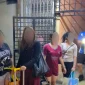 Petugas Imigrasi Malaysia melakukan operasi penertiban warga negara asing di Sarawak yang mengamankan 18 WNI.