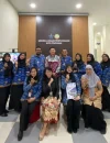 Petugas dan aksesor akreditasi Perpustakaan Pontianak berfoto bersama usai tinjauan lapangan, Senin (29/6/2026).