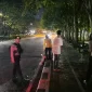 Personel Patroli Enggang Polresta Pontianak membubarkan kerumunan remaja yang diduga hendak melakukan aksi balap liar di Jalan Sutoyo, Kota Pontianak.