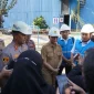 Wali Kota Pontianak Edi Rusdi Kamtono saat meninjau PLTD Siantan.