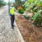 Petugas Satlantas Polres Kubu Raya melakukan olah TKP kecelakaan adu banteng di Jalan Wonodadi II yang diduga dipicu pengendara menghindari jalan rusak.