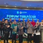 Para perwakilan perusahaan berfoto bersama kepala daerah se-Kalbar usai menandatangani komitmen bersama untuk pelaksanaan program prioritas pembangunan daerah tahun 2027.