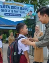 Dinas Pendidikan dan Kebudayaan Kota Pontianak mengimbau para ayah untuk mengantar anaknya di hari pertama sekolah.