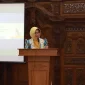 Bunda PAUD Kota Pontianak Yanieta Arbiastutie saat memberikan sambutan pada acara Edukasi Masyarakat dan Survei Publik bertema 'Urgensi dan Konsep Pembelajaran PAUD Holistik Integratif'.