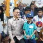 Wali Kota Pontianak Edi Rusdi Kamtono berfoto bersama anak-anak penyintas kanker, thalasemia, dan penyakit jantung bawaan dalam agenda Hari Anak Nasional di Aula PMI Kota Pontianak, Kamis (23/7/2026).