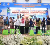 Peringatan Hari Anak Nasional ke-42 Tahun 2026 mengusung tema 'Sayang Anak, Lindungi dan Bangun Masa Depan'.