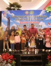 Wakil Wali Kota Pontianak Bahasan bersama pengurus GOW Kota Pontianak berfoto bersama anak-anak.
