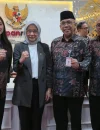 1. Sekretaris Daerah Kota Pontianak Amirullah (kedua dari kanan) beserta jajaran Pemerintah Kota Pontianak foto bersama Menteri PAN RB Rinu Widyantini usai audiensi.