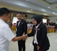 Wali Kota Pontianak Edi Rusdi Kamtono memberikan ucapan selamat kepada peserta Pelatihan Kepemimpinan Pengawas (PKP) Angkatan XIII.
