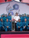 1. Ketua TP PKK Kota Pontianak Yanieta Arbiastutie dan Wali Kota Pontianak Edi Rusdi Kamtono bersama para kader PKK Kota Pontianak saat menerima piala Juara Umum HKG PKK ke-54 Tingkat Kalbar.