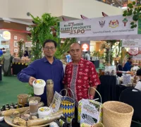 Delegasi Kalbar diundang mengikuti Ekspo Hasil Hutan Bukan Kayu (NTFP) Zon Selatan di Plaza Merdeka, Kuching, Sarawak, Malaysia.
