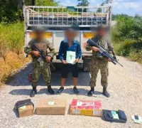 Aparat keamanan Malaysia mengamankan truk bermuatan 511 karton atau lebih dari 10 ton daging beku ilegal di kawasan perbatasan Serikin, Sarawak, yang diduga akan masuk ke Kalimantan Barat.