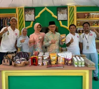 Wali Kota Pontianak Edi Rusdi Kamtono saat mengunjungi stand Pontianak di venue utama MTQ ke-34 Kalbar di Pantai Pulau Datuk, Kayong Utara, Minggu (2/8/2026) sore.
