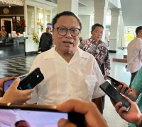Oesman Sapta Odang (OSO), tokoh nasional yang memberikan uang saku kepada 633 peserta MTQ XXXIV Kalbar.