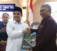 Wakil Wali Kota Pontianak Bahasan mengukuhkan Ario Sabrang dan pengurus Rumah Komunitas Pontianak (Rumpon) periode 2026–2029.