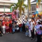 Wali Kota Pontianak Edi Rusdi Kamtono saat melepas start jalan sehat dalam rangka menyambut HUT ke-81 Kemerdekaan Republik Indonesia di Kantor Camat Pontianak Selatan, Minggu (9/8/2026).