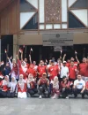 Pegawai Diskominfo Pontianak mengikuti jalan sehat dalam rangka menyambut HUT ke-81 Kemerdekaan RI.