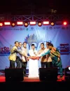 Wali Kota Pontianak Edi Rusdi Kamtono membuka Pontianak Carnaval Khatulistiwa di Jalan Diponegoro Pontianak, Jumat (14/8/2026) malam.
