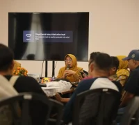 Kepala Dinas Perpustakaan dan Kearsipan Kota Pontianak Sri Sujiarti saat memberikan keterangan terkait layanan perpustakaan inklusif.