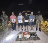 Tentara Malaysia menggagalkan penyelundupan barang ke Indonesia melalui jalur ilegal Biawak, Sarawak. (Foto: Suara Sarawak)